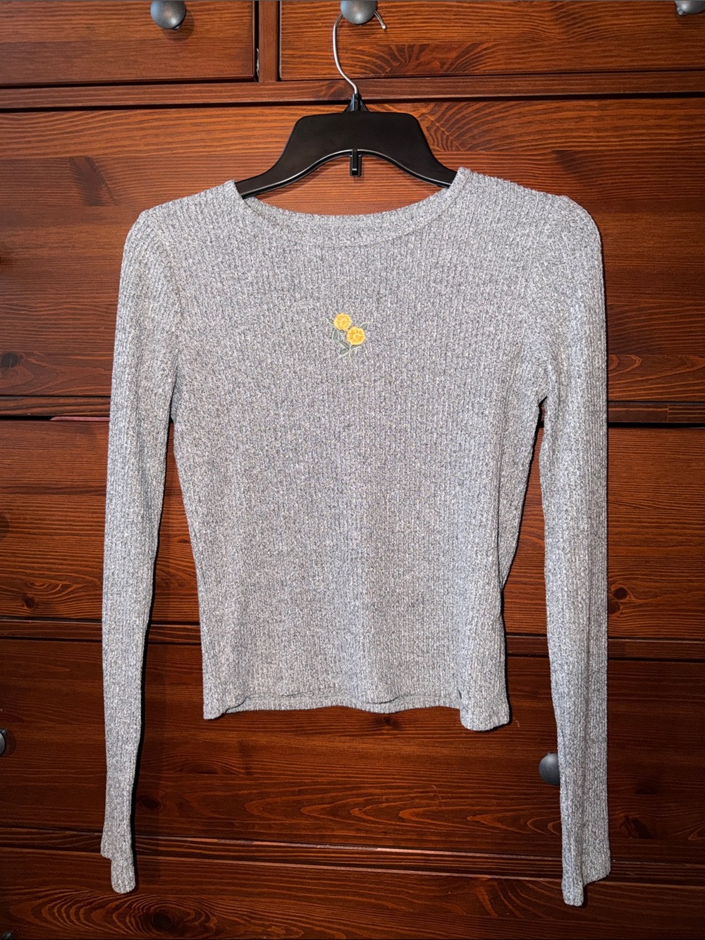 Hollister Gray Ribbed Embroidered Floral Long Sleeve Top Size Small